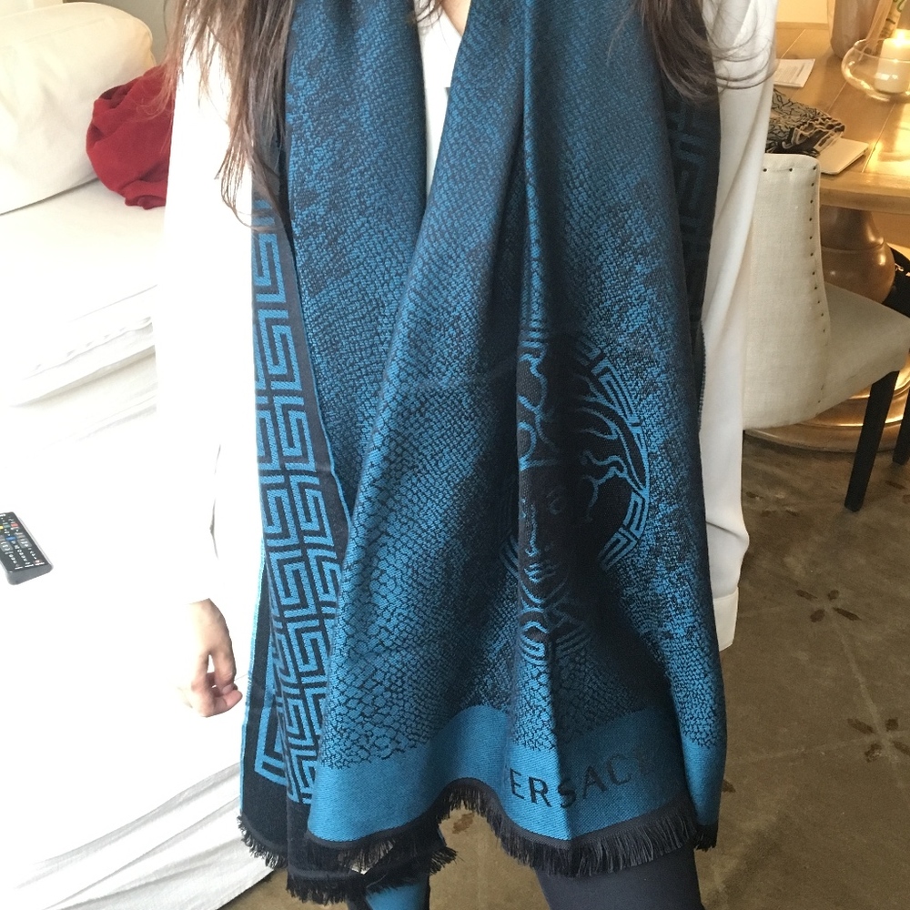 Versace Medusa Head With Greek Key Pattern